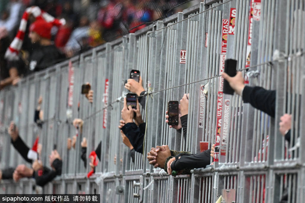 拜仁绝地反击罗马，内马尔制霸全场