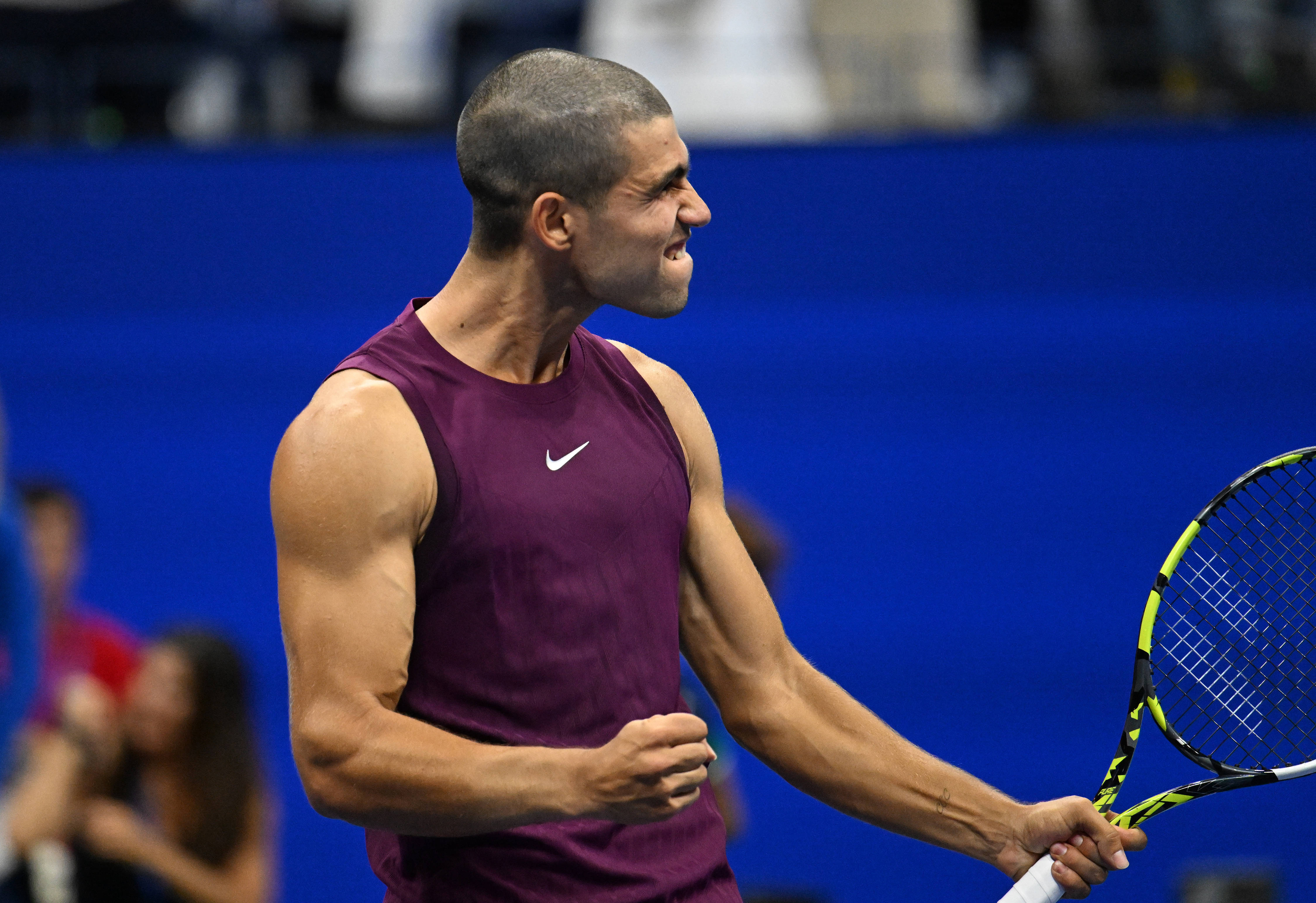 澳大利亚网球队强势英国网球队，阿尔卡拉斯统治全场