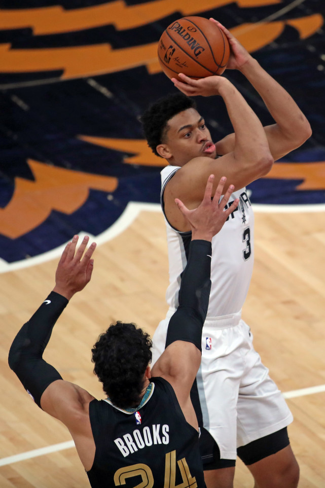 关于马刺爆冷日本男篮，瓦兰丘纳斯送出助攻的信息