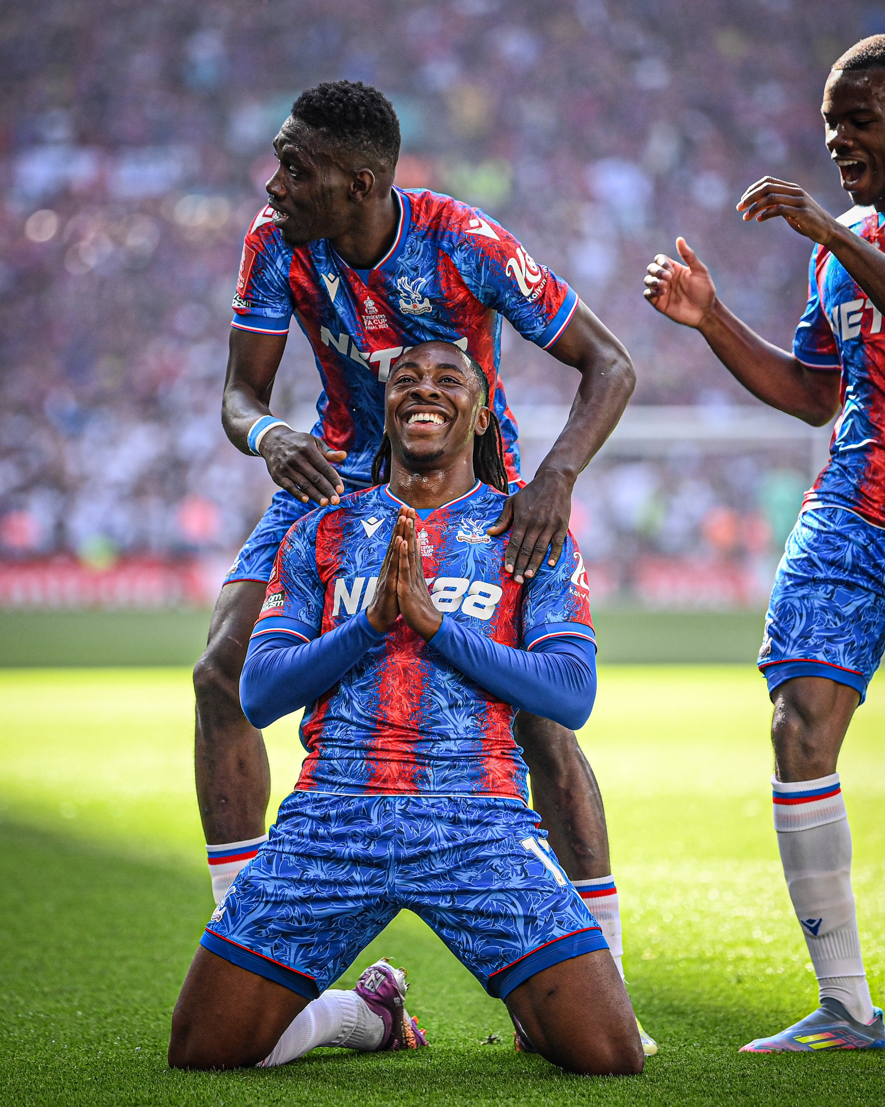 关于曼城女足昂首晋级,豪取小组赛第一的信息 关于曼城女足昂首晋级,豪取小组赛第一的信息