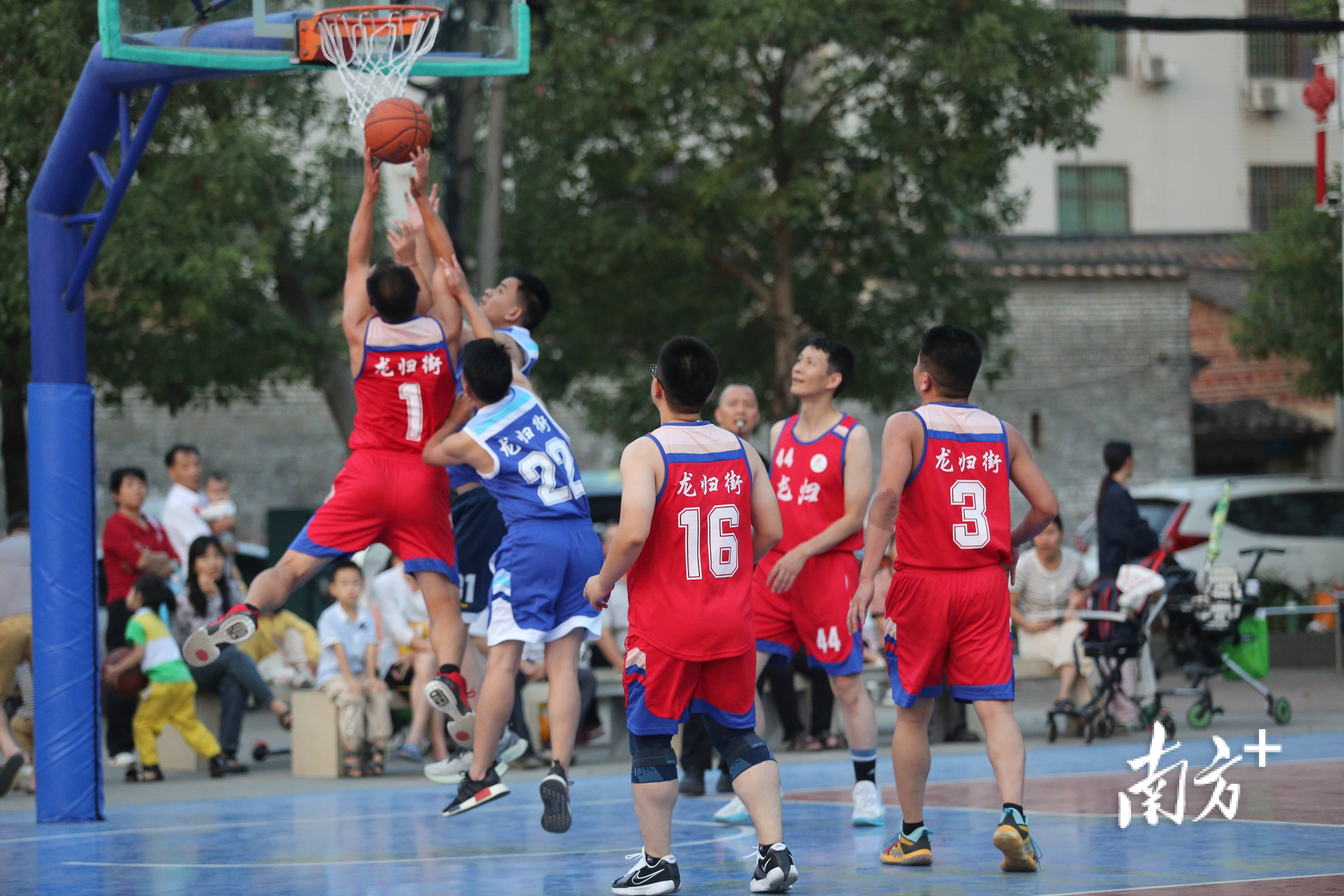 篮球比赛的热度越来越高,吸引众多球迷的简单介绍 篮球比赛的热度越来越高,吸引众多球迷的简单介绍