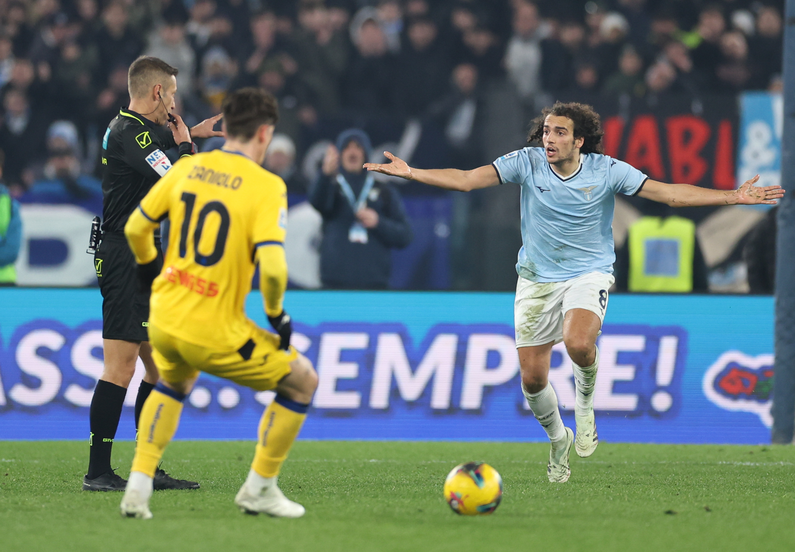 亚特兰大豪取连胜，冲刺联赛榜首的简单介绍