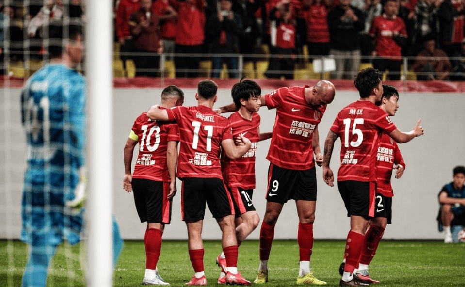 克服伤势，中超球员再次迎战强敌