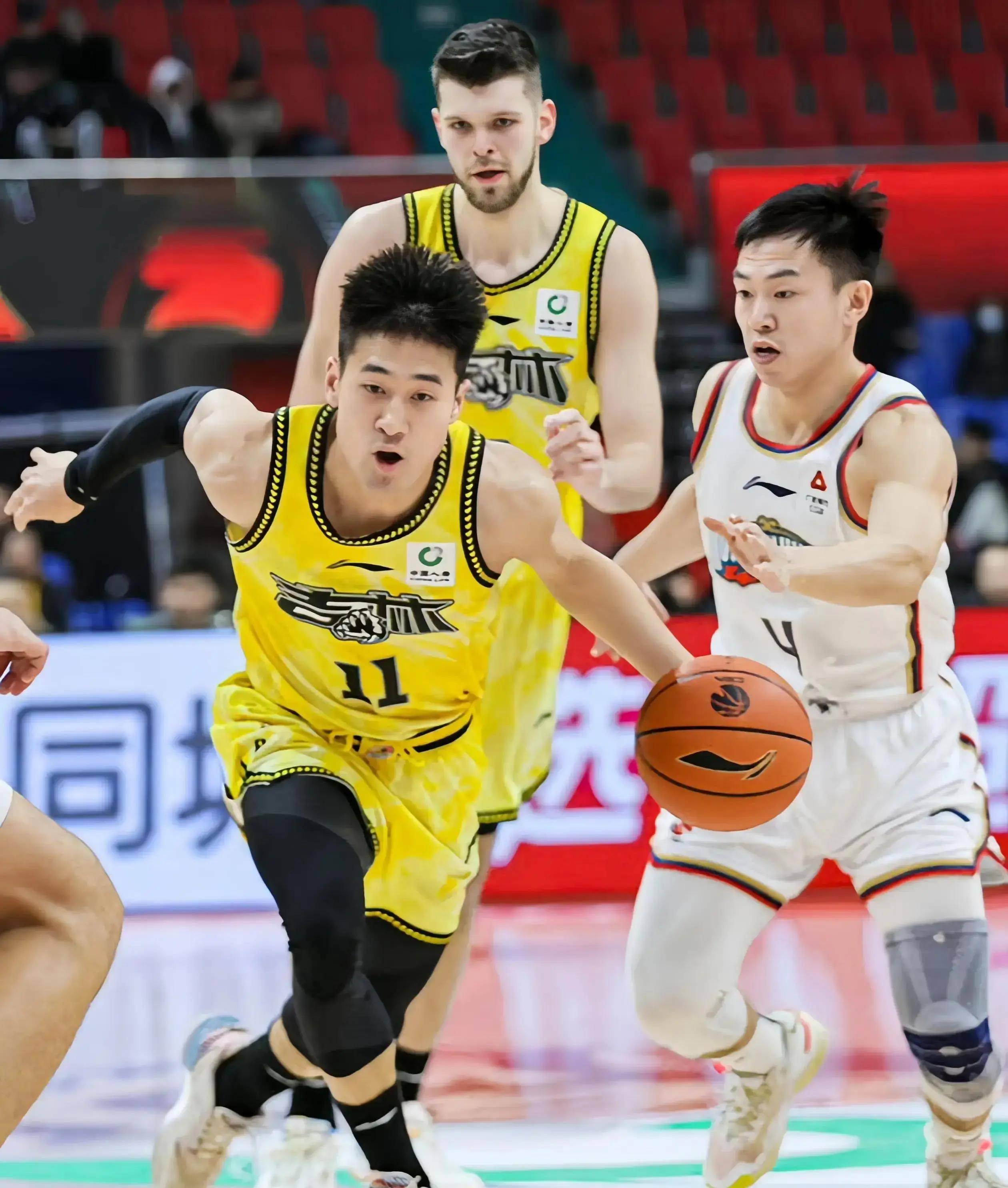 包含重庆男篮不敌辽宁队，惨遭三连败的词条