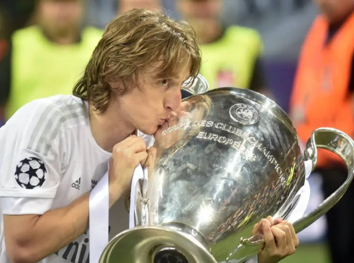 皇家马德里主场大胜,卢卡-约维奇独中两元 皇家马德里主场大胜,卢卡-约维奇独中两元