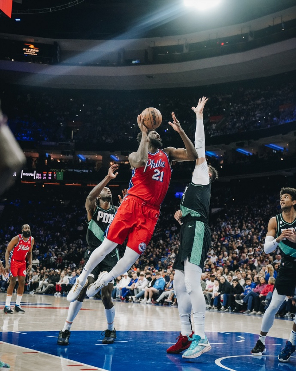 老鹰惨遭76人绝杀,恩比德关键时刻上演火锅的简单介绍 老鹰惨遭76人绝杀,恩比德关键时刻上演火锅的简单介绍