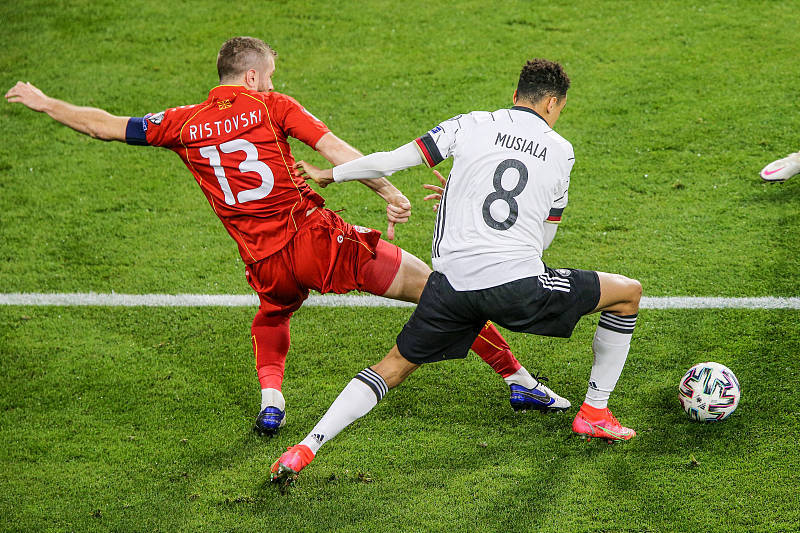 包含北马其顿不敌多米尼加，小组出线悬念的词条