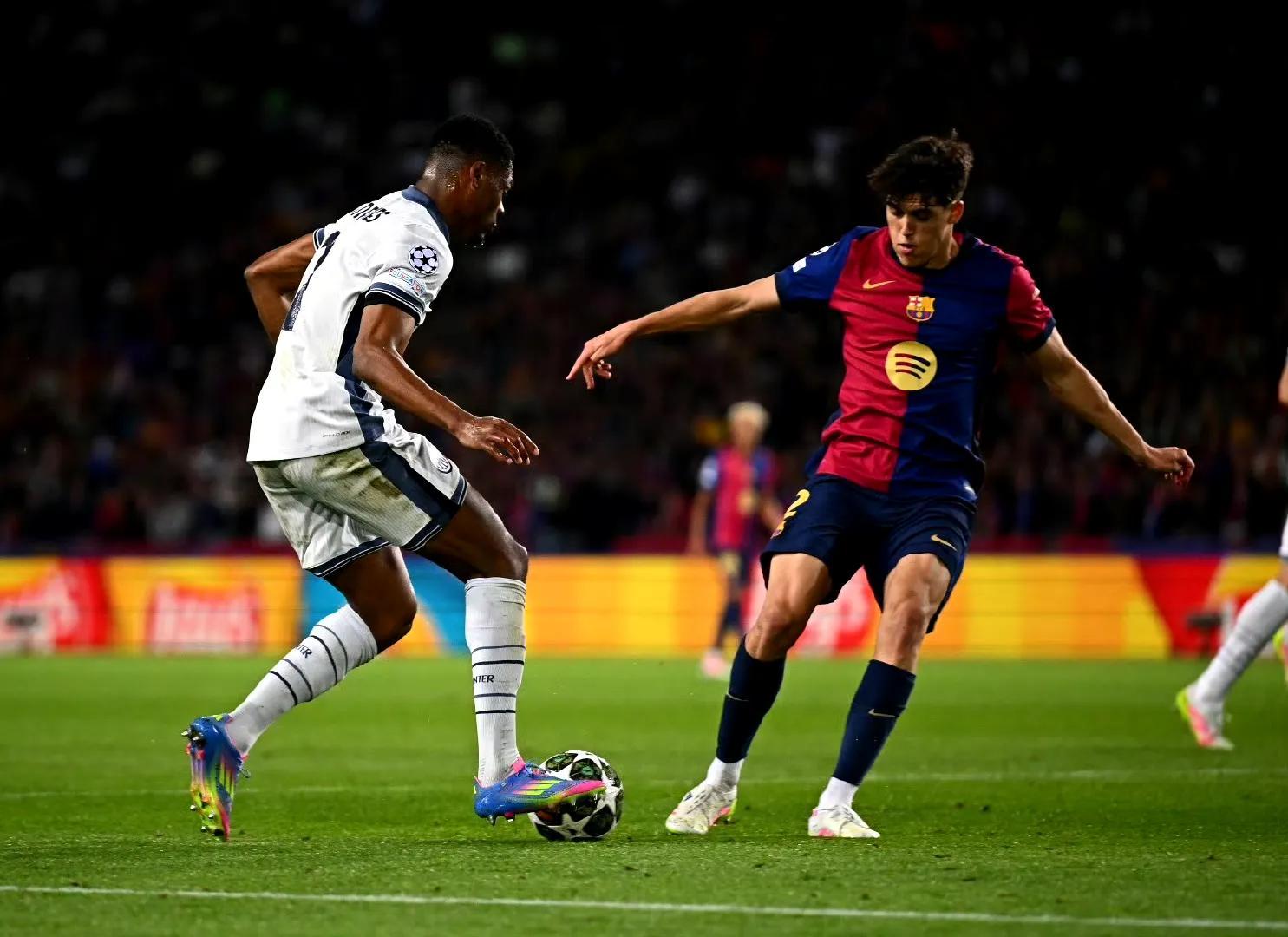 关于切尔西完胜AC米兰，阿圭罗统治全场的信息