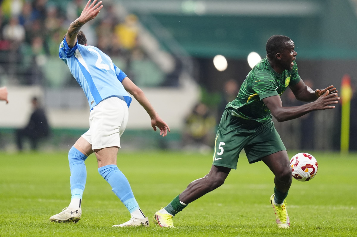 包含北京国安凭借头号射手进球，战胜深圳佳兆业的词条